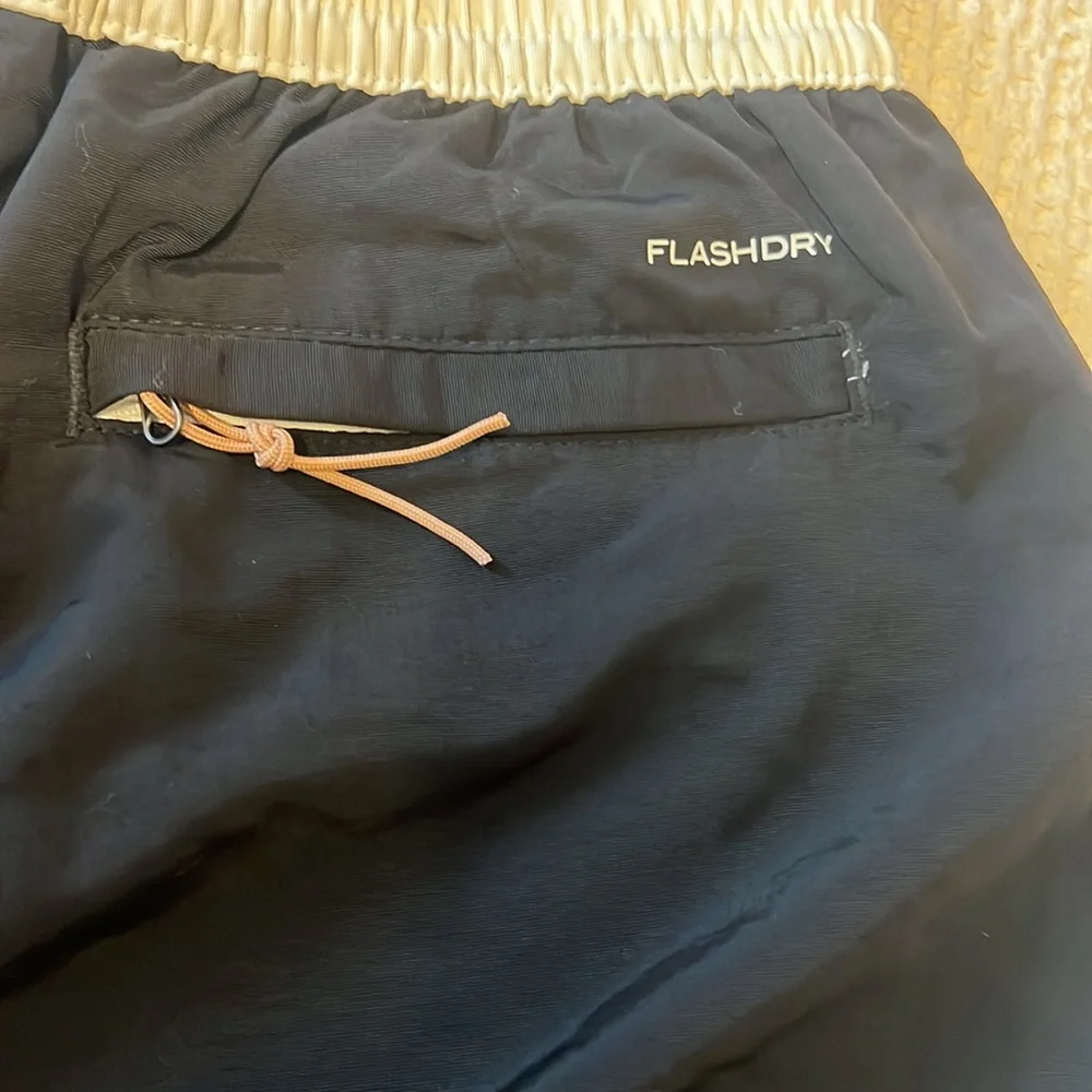 Brand new with tags The North Face Nylon pants. - Picture 6 of 7